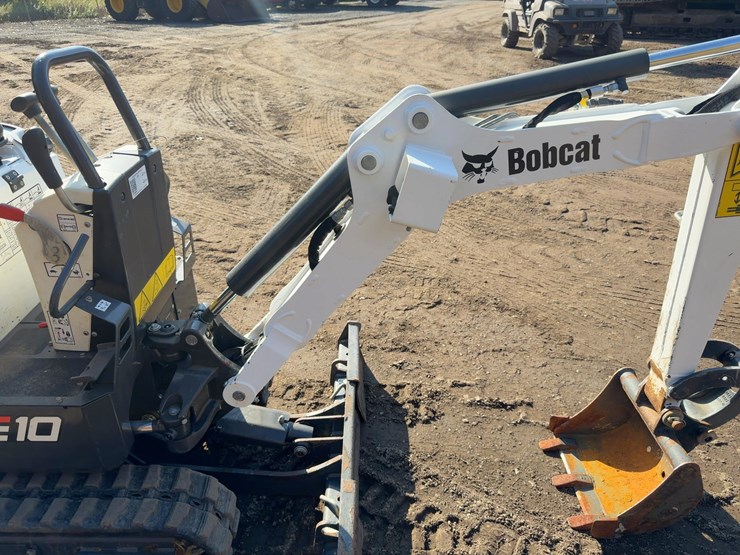 2023-bobcat-e10-image-8