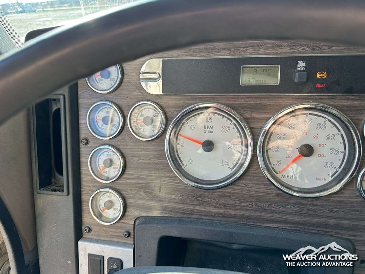 2012-freightliner-coronado-122-image-17