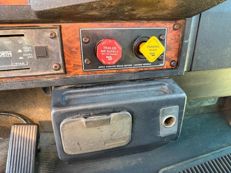 2000-kenworth-t800-image-62