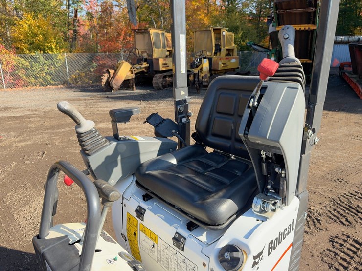 2023-bobcat-e10-image-21