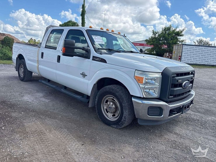 2016-ford-f-250-crew-cab-pickup-truck-image-2
