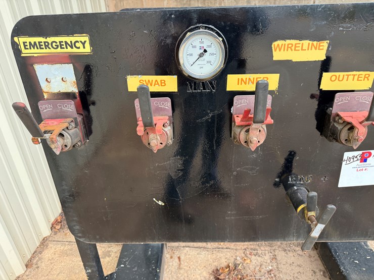 lot-w/-(3)-remote-5k-wp-accumulator--wireline-frac-valve-consoles-image-3