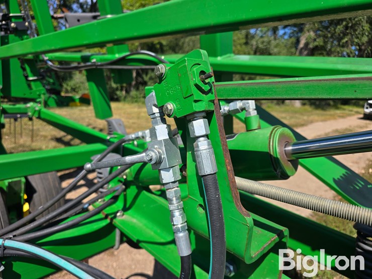 2011-john-deere-2210-image-13