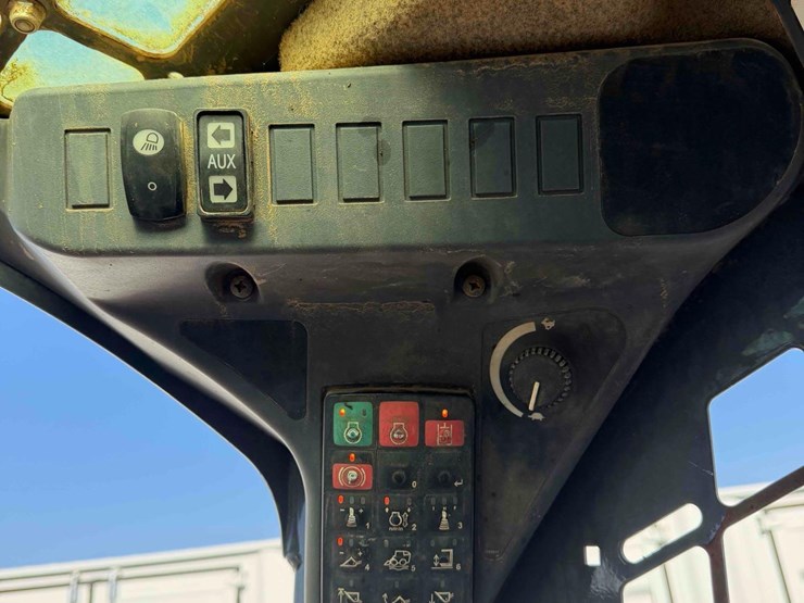 2017-deere-331g-image-22