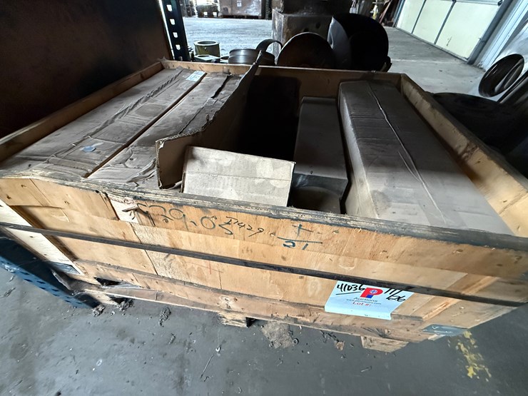 crate-w/-(4)-7-1/16”-15m-valve-gates-image-1
