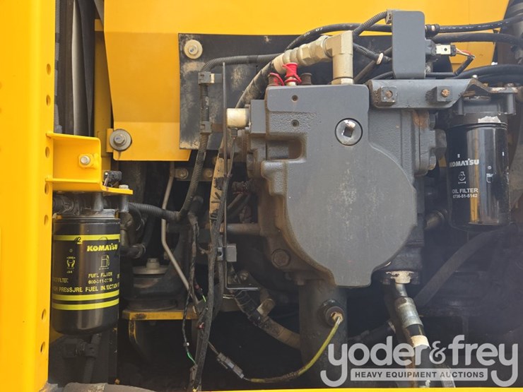 2015-komatsu-pc210-image-39