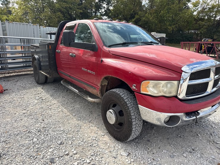 2005-dodge-3500-image-3