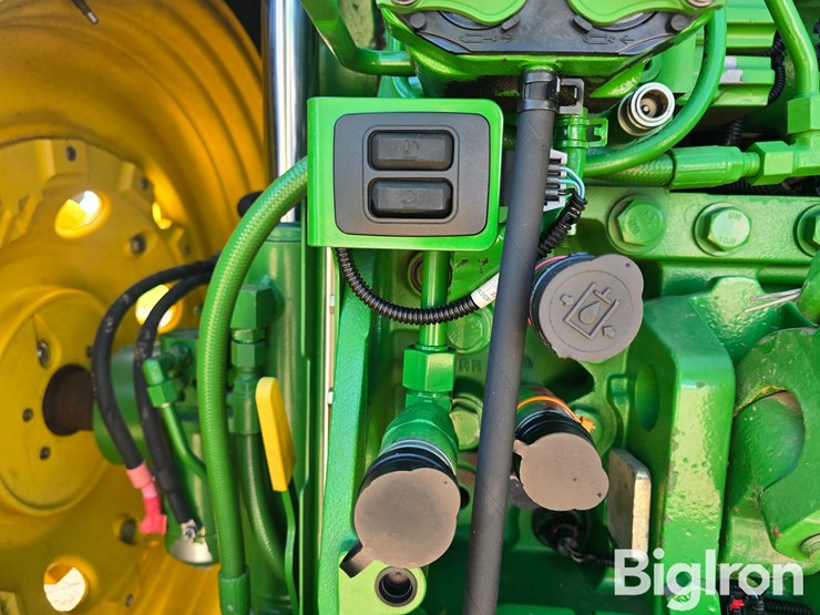 2012-john-deere-7215r-image-18