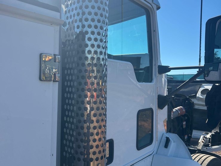 2018-kenworth-t300-image-35