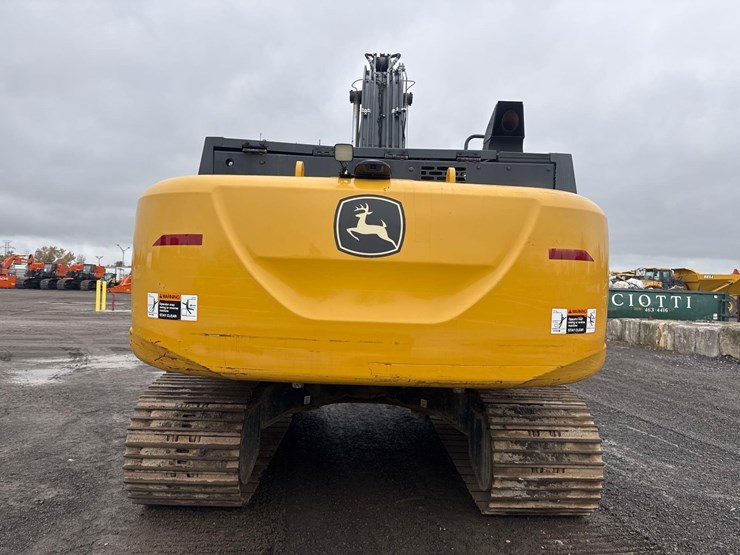 2023-john-deere-350-image-6