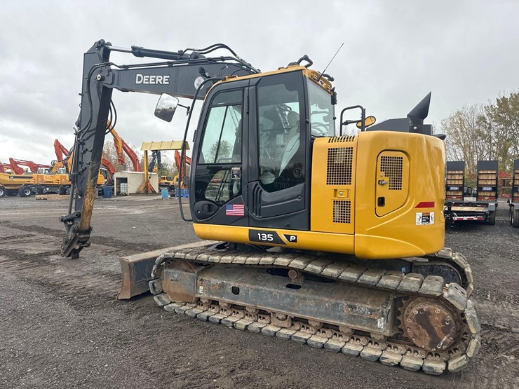 2023-deere-135-p-tier-image-5