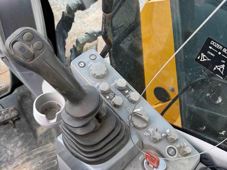 2019-deere-75g-image-27