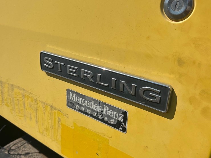 2004-sterling-l9500-image-45