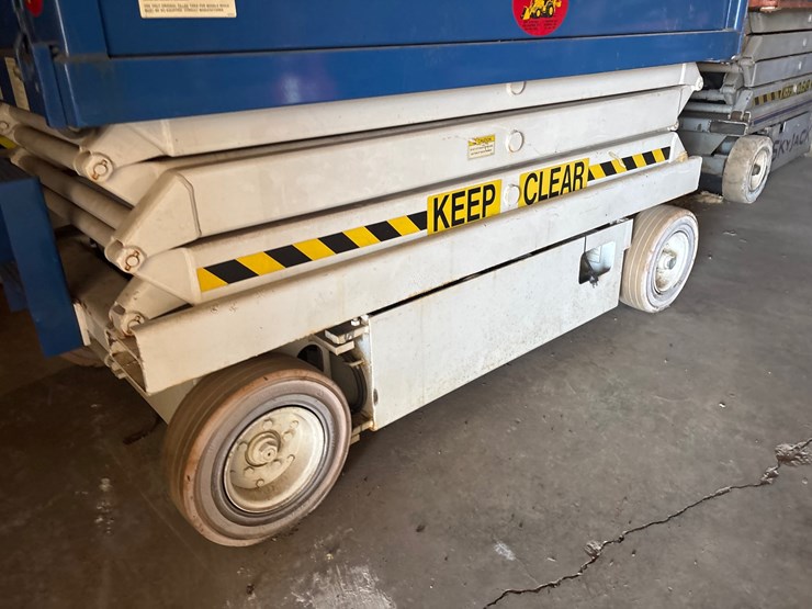 #151-•-skyjack-4620-electric-scissor-lift-image-8