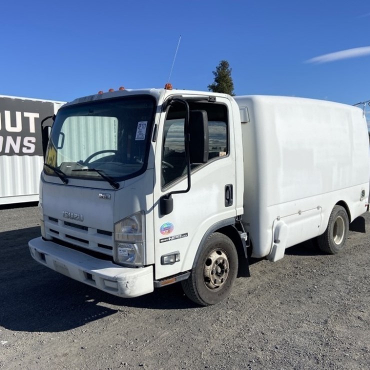 2011 ISUZU NPR