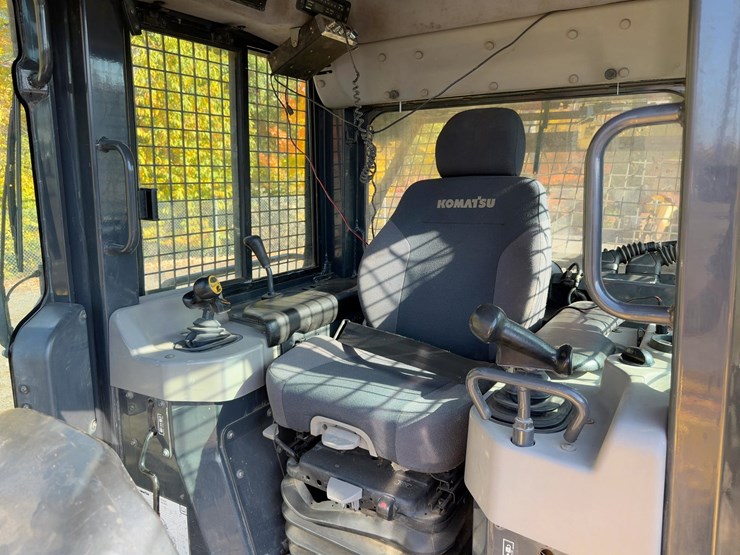 2014-komatsu-d61ex-23-image-34