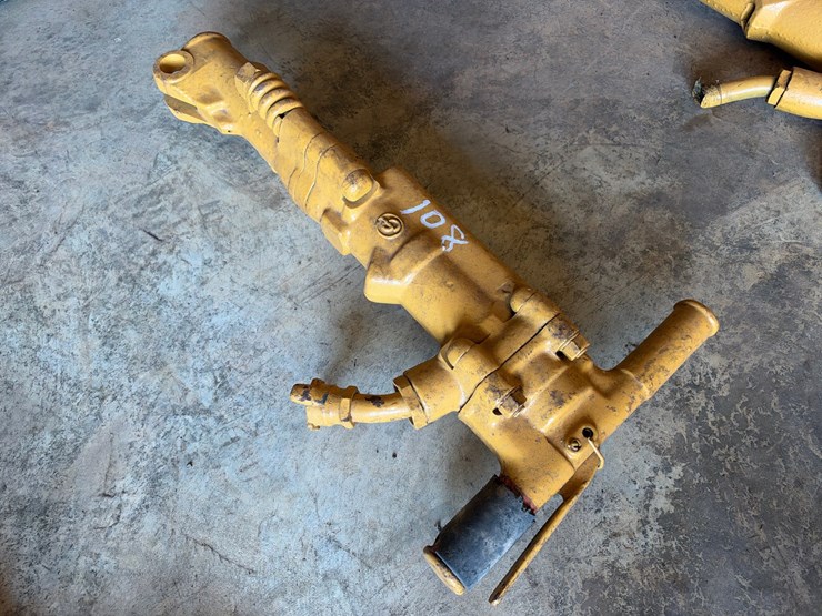 #108-•-pneumatic-pavement-breaker-image-2