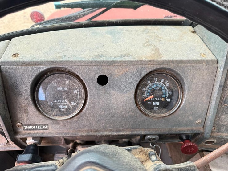 mack-dm690s-image-69
