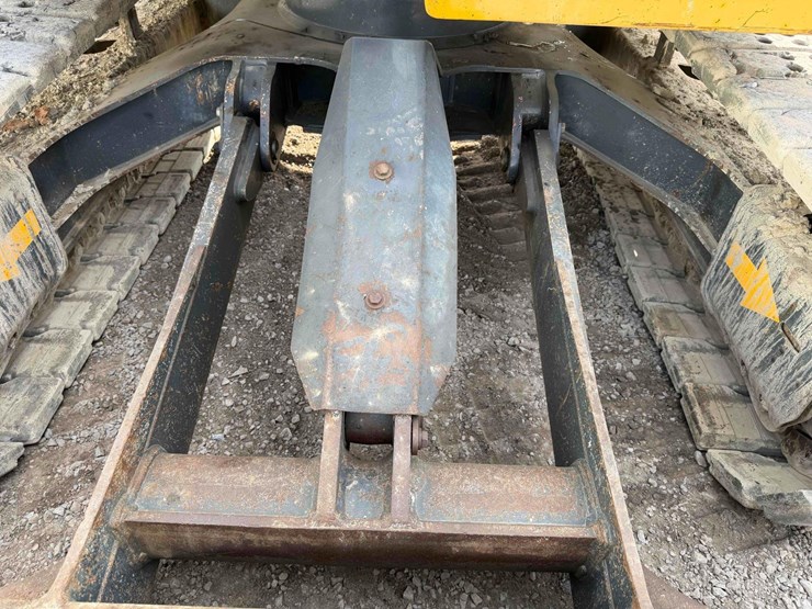 2019-deere-75g-image-9