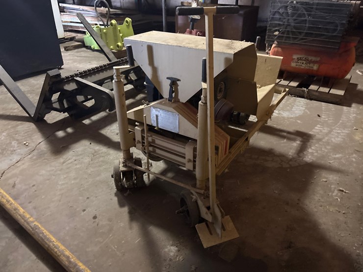 #181-•-miller-curbilder-mc-650-curb-extruder-machine-image-3