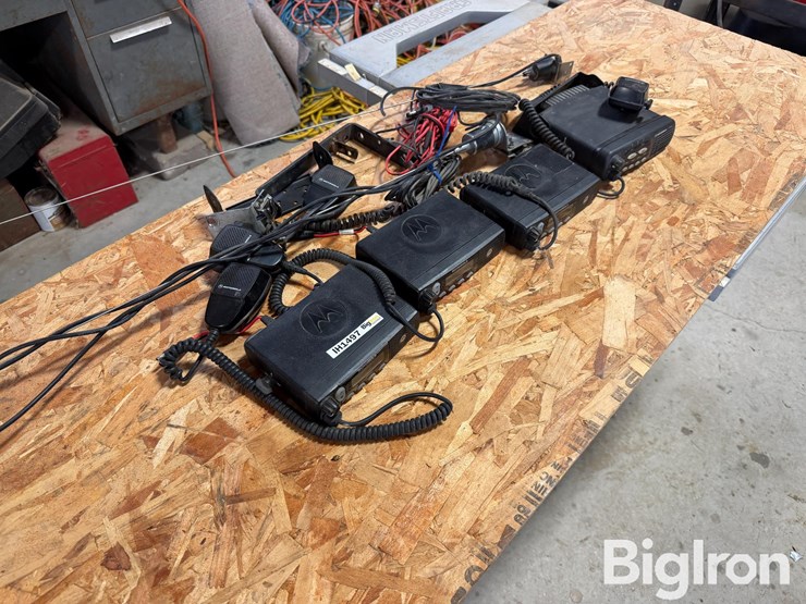 motorola-vhf-hiband-radios-image-3