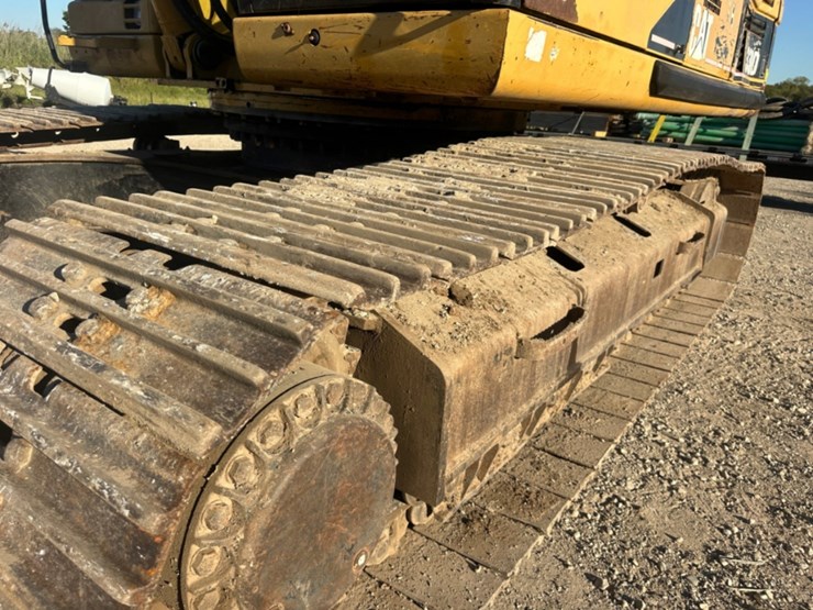 2007-caterpillar-330d-image-11