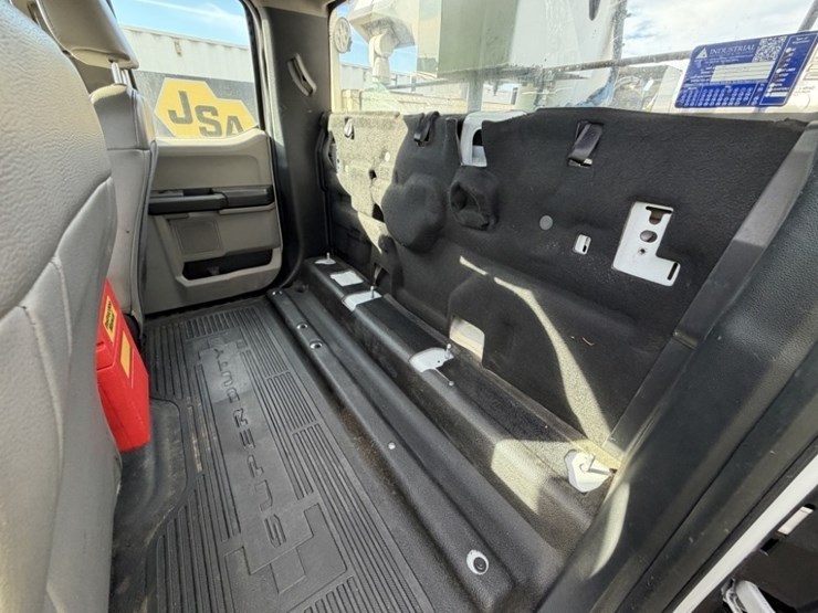 2017-ford-f550-image-28