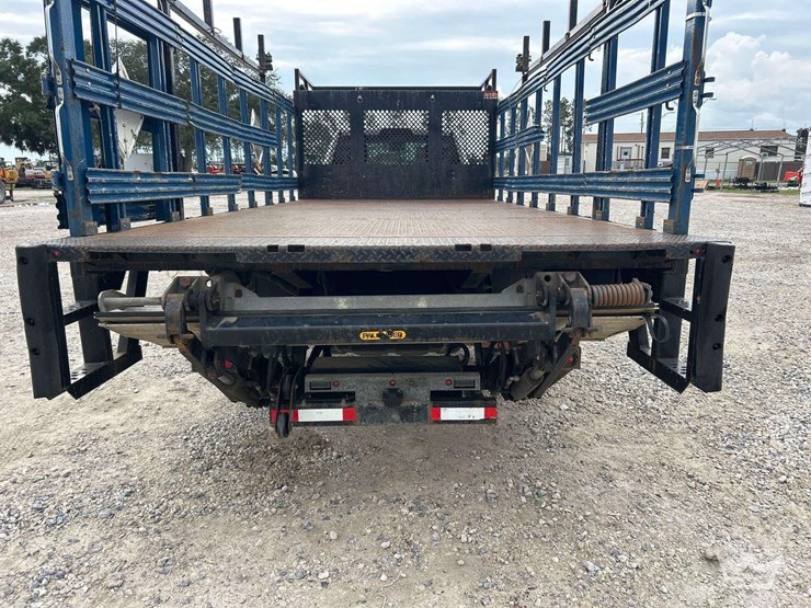 2018-ram-5500-4x4-palfinger-stake-bed-gas-cylinder-delivery-truck-image-31