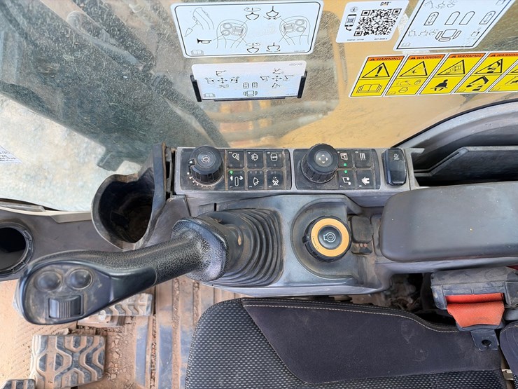 caterpillar-320-image-29