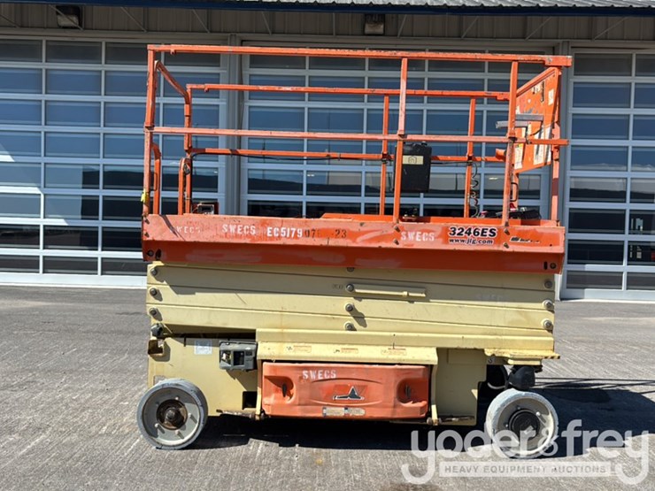 2015-jlg-3246es-image-6