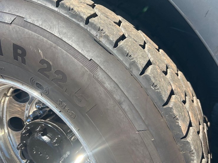 2018-kenworth-t300-image-6