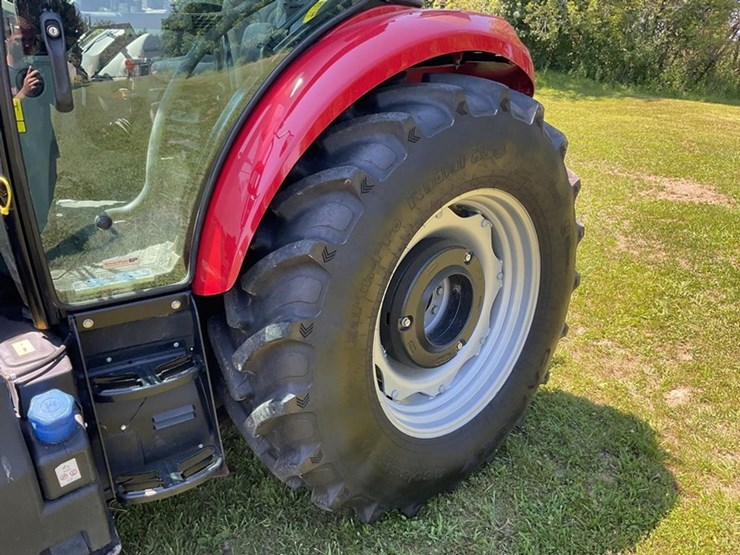 2020-case-ih-farmall-120c-image-9