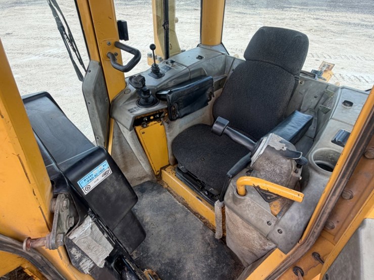 2006-caterpillar-d6n-xl-image-9