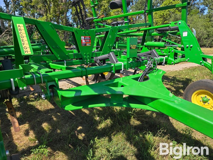 2022-john-deere-2430-image-15