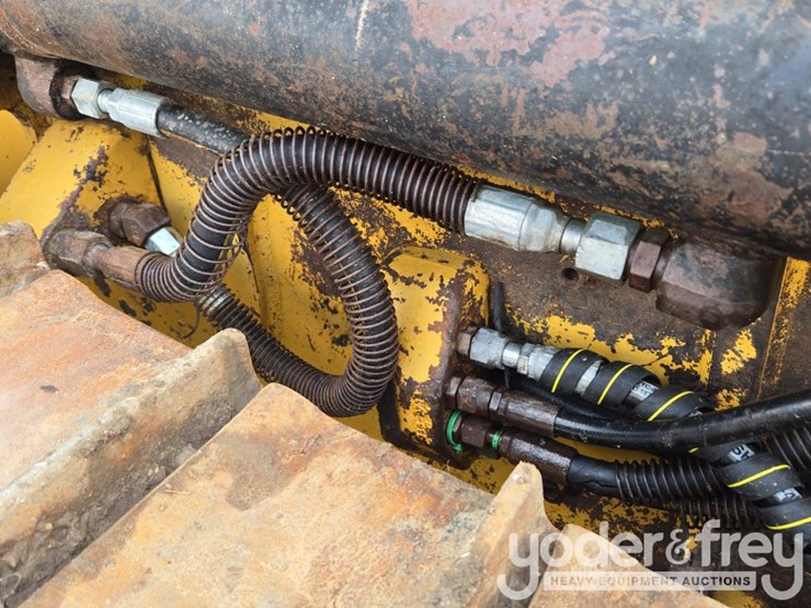 2014-caterpillar-d5k2-lgp-image-30