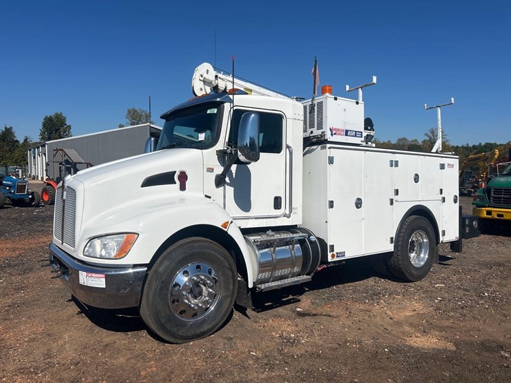 2018-kenworth-t300-image-1