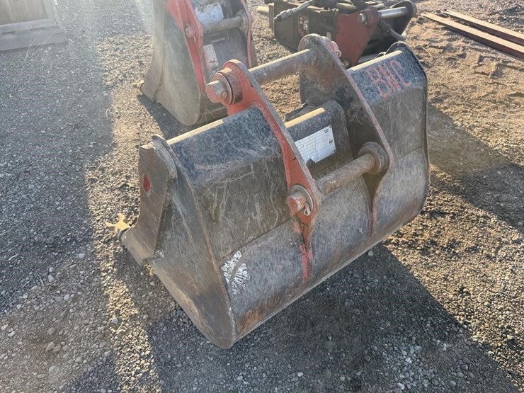 cat-30"-backhoe-bucket-image-3