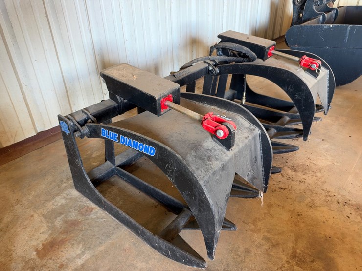 #124-•-blue-diamond-dual-lid-skid-steer-grapple-attachment-image-3