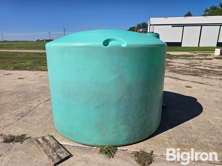 ace-roto-mold-1500-vertical-poly-tank-image-1