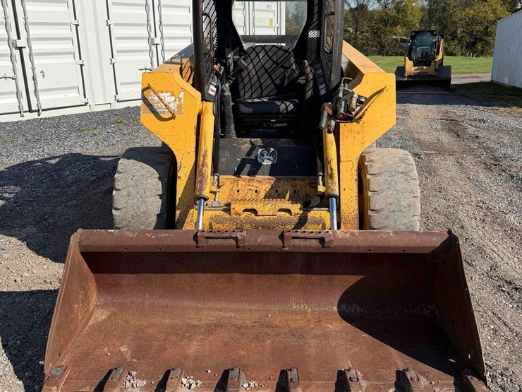 2005-john-deere-325-image-8