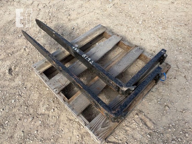 48"-pallet-forks-image-2