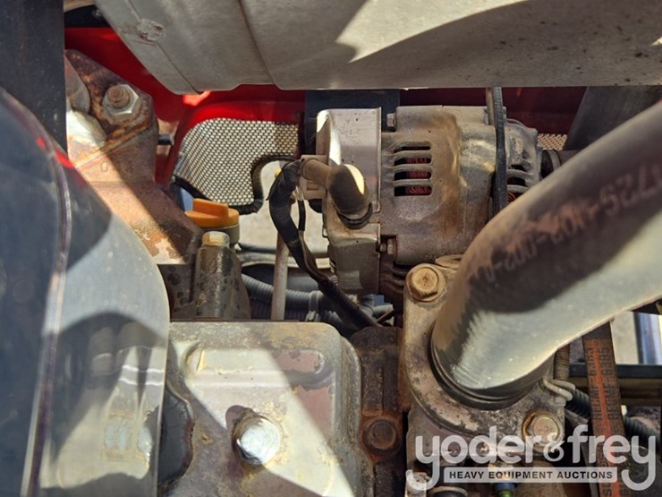 2010-massey-ferguson-1529-image-36