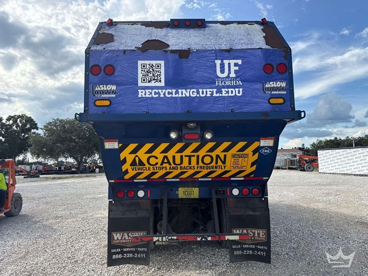 2016-perterbilt-320-ez-pack-35yd.-front-loader-garbage-truck-image-48