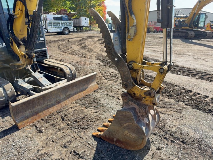 2019-yanmar-vio50-6a-image-8
