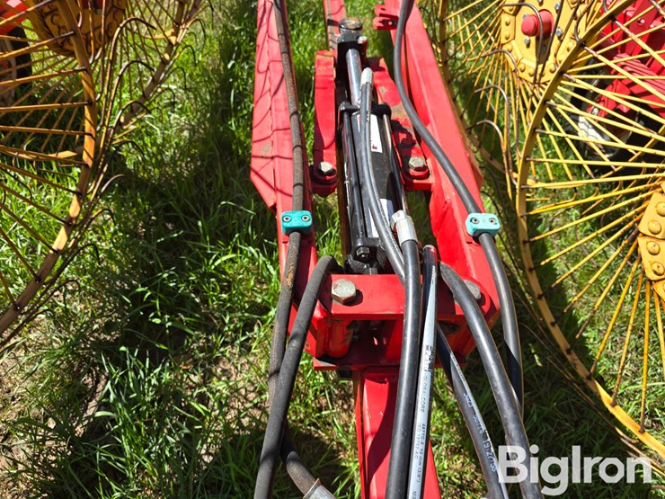 tonutti-v12-12-wheel-v-rake-image-16