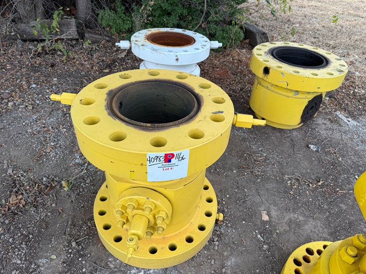 (2)-11-5/8”-&-(1)-13-5/8”-5m-/-10m-casing-heads-image-1