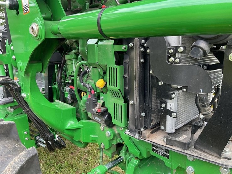 2025-john-deere-5075e-image-22