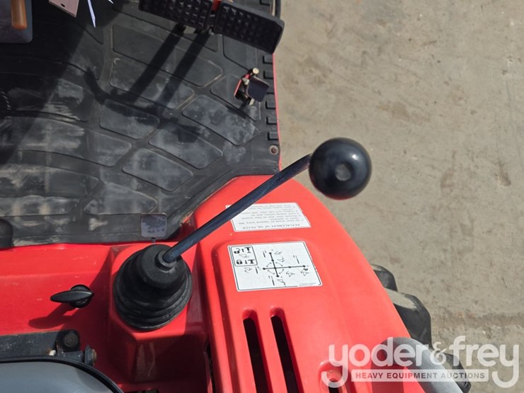 2010-massey-ferguson-1529-image-43