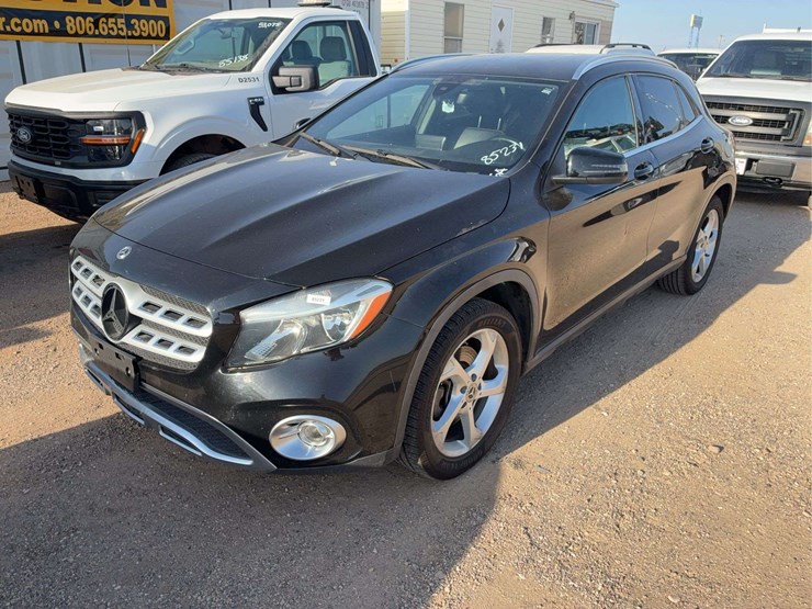 2020-mercedes-benz-gla250-image-1