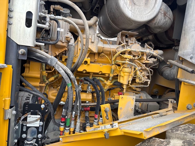 2024-deere-844-p-tier-image-26